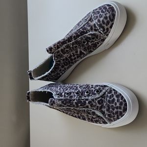 Blowfish Malibu sneakers size 8 1/2 new never worn